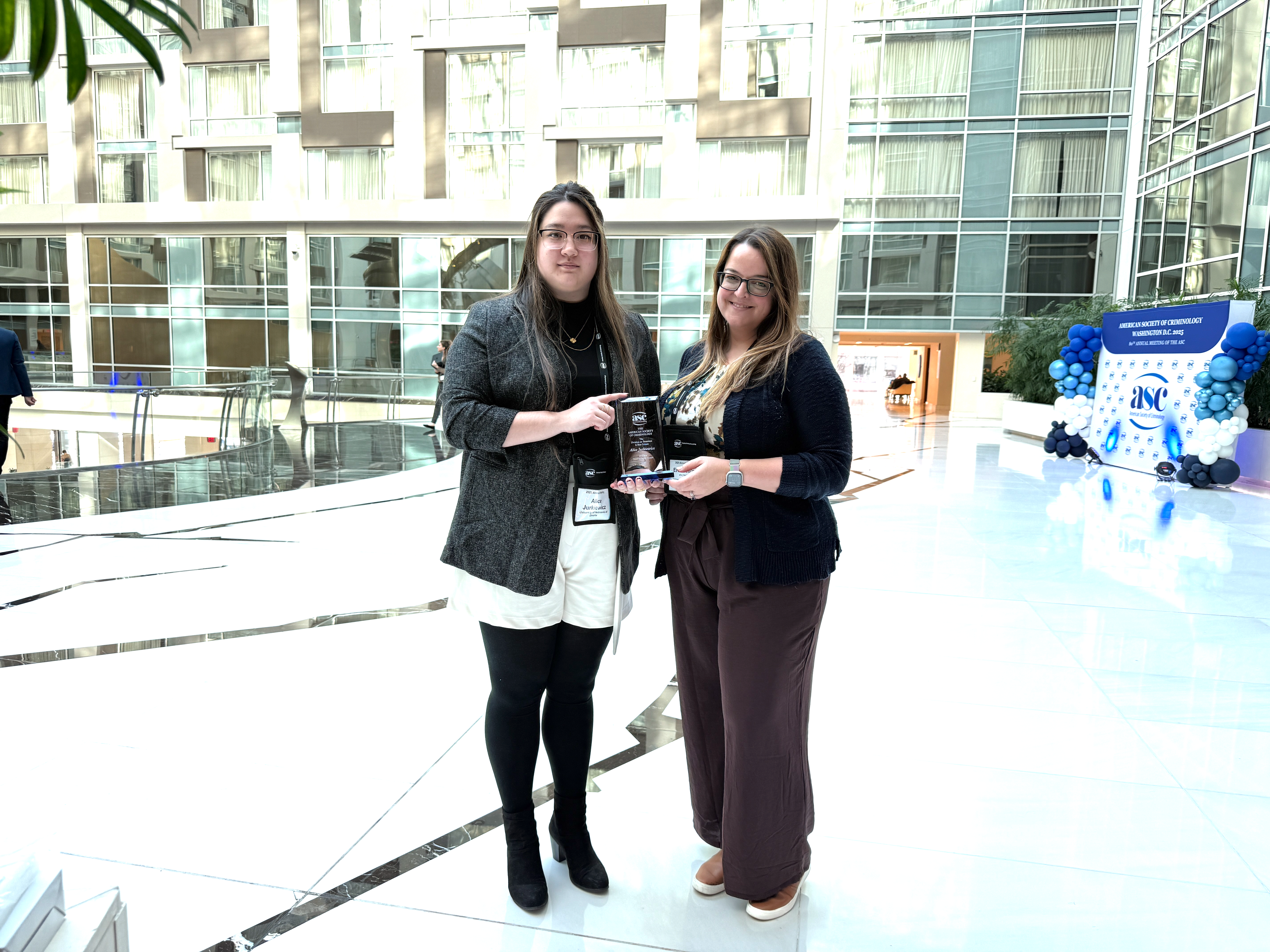 Alice Jurkiewicz receives DTBC student paper award
